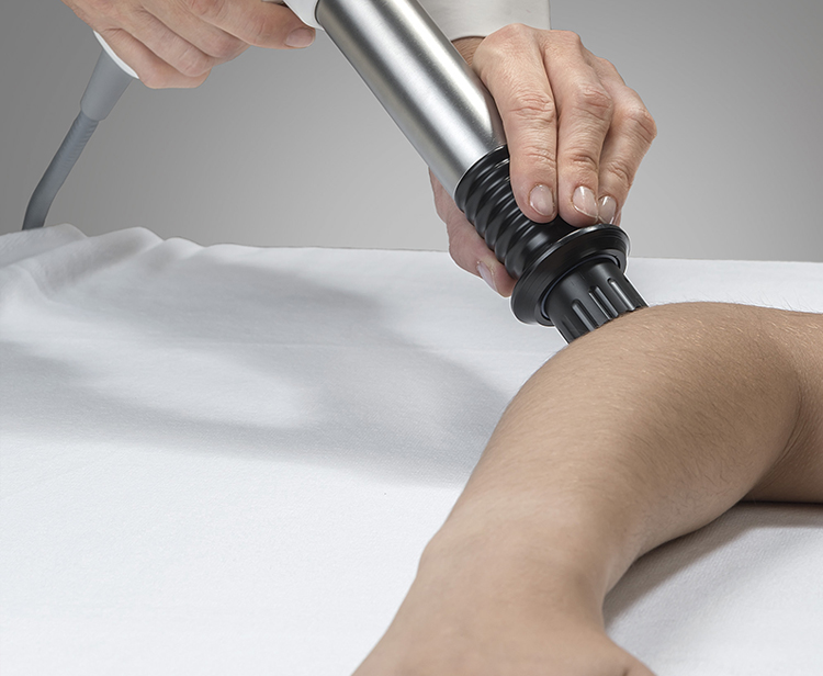 Wie hilft die Stoßwellentherapie den Patienten?