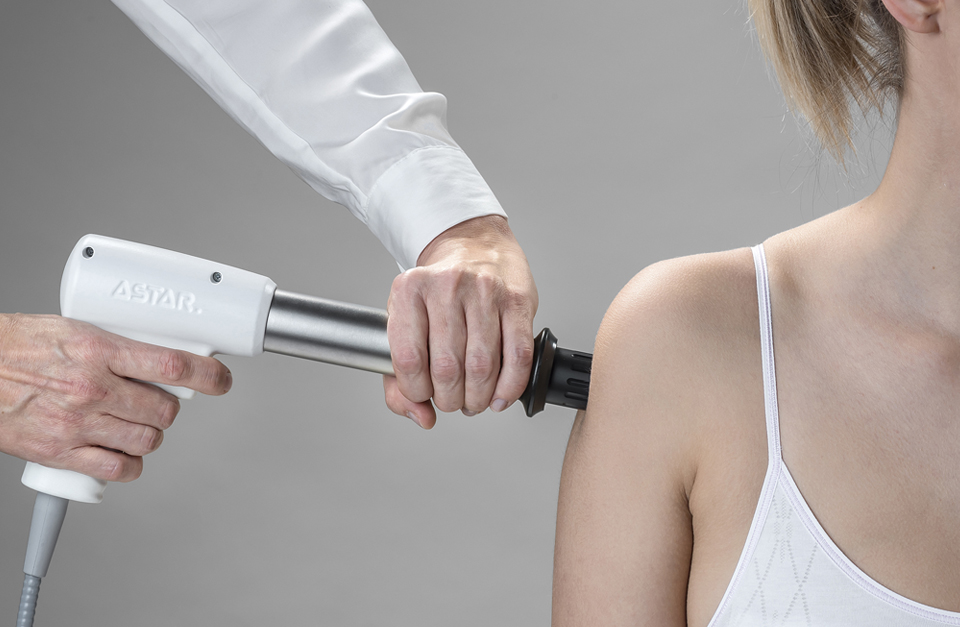 Stoßwellentherapie zur Behandlung chronischer Schmerzen - Secona Astra